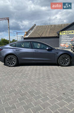 Седан Tesla Model 3 2022 в 