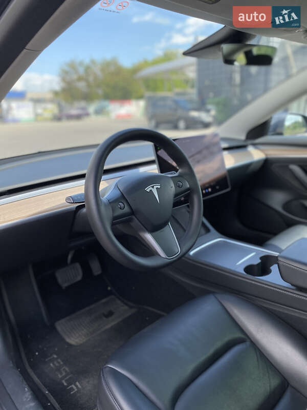 Седан Tesla Model 3 2022 в Звягелі