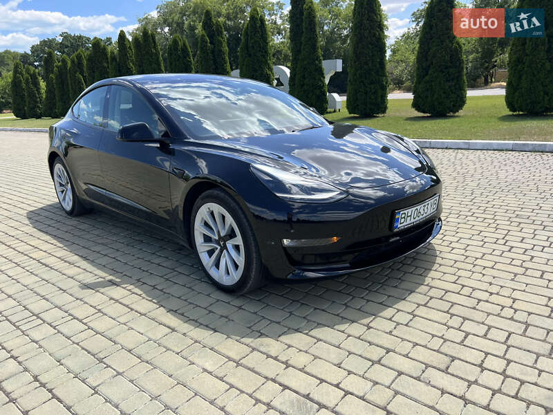 Седан Tesla Model 3 2021 в 