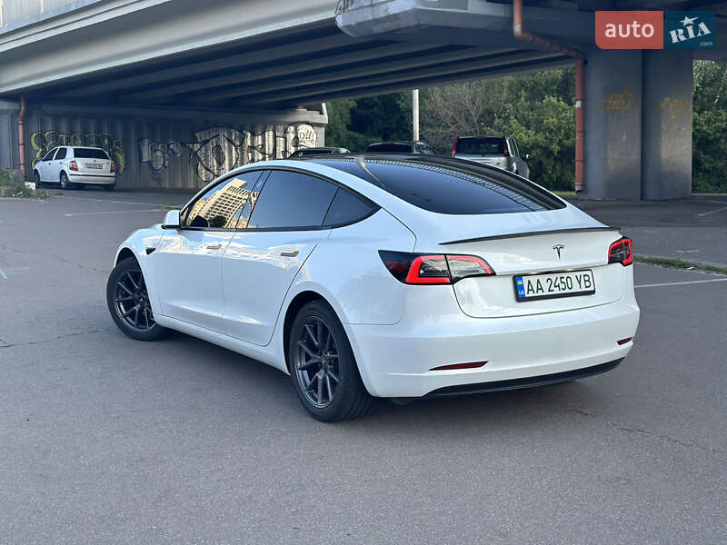 Седан Tesla Model 3 2021 в Киеве