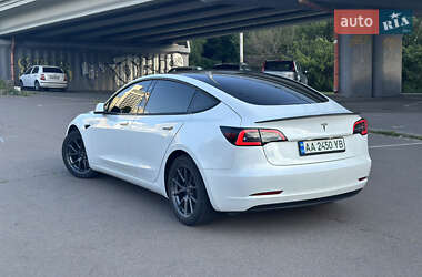 Седан Tesla Model 3 2021 в 