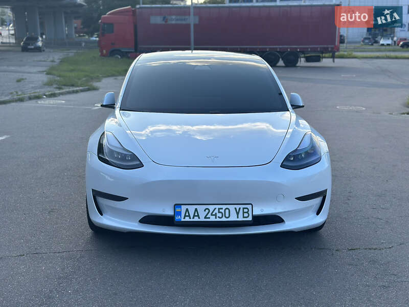 Седан Tesla Model 3 2021 в Киеве