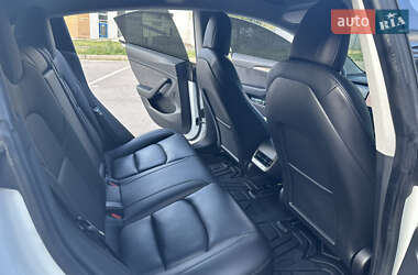 Седан Tesla Model 3 2021 в 