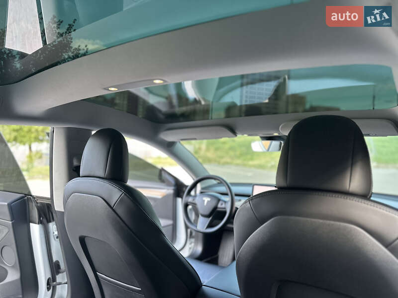 Седан Tesla Model 3 2021 в Киеве