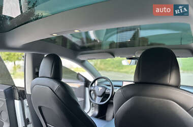 Седан Tesla Model 3 2021 в 