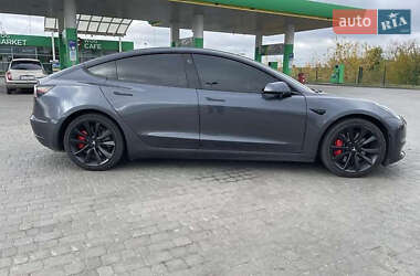 Седан Tesla Model 3 2022 в 