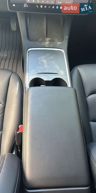 Седан Tesla Model 3 2022 в Чернівцях