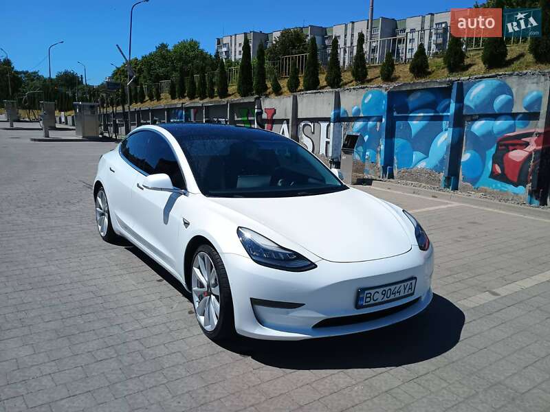 Седан Tesla Model 3 2019 в Самборі