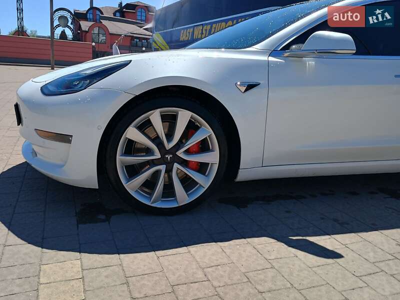 Седан Tesla Model 3 2019 в Самборі