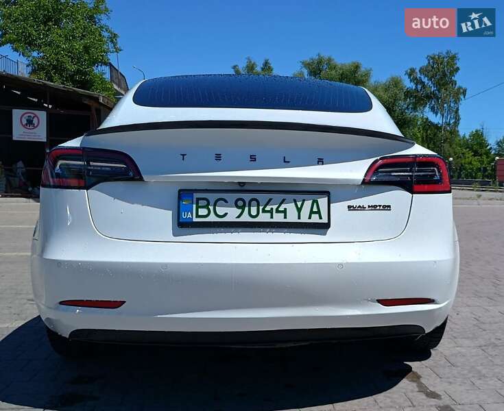 Седан Tesla Model 3 2019 в Самборі