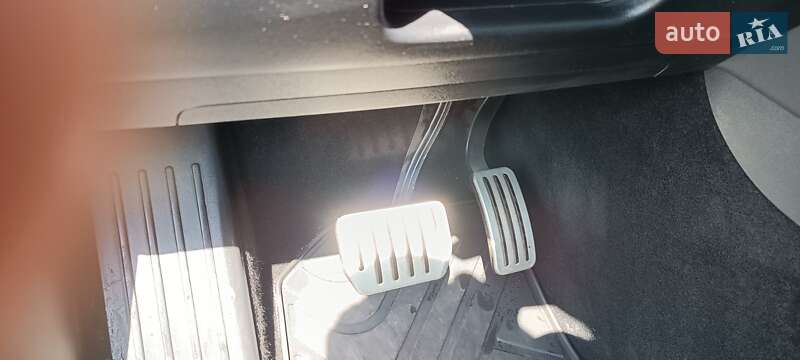 Седан Tesla Model 3 2019 в Самборі
