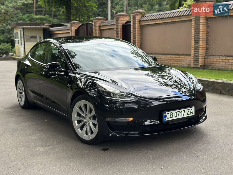 Седан Tesla Model 3 2022 в Чернигове