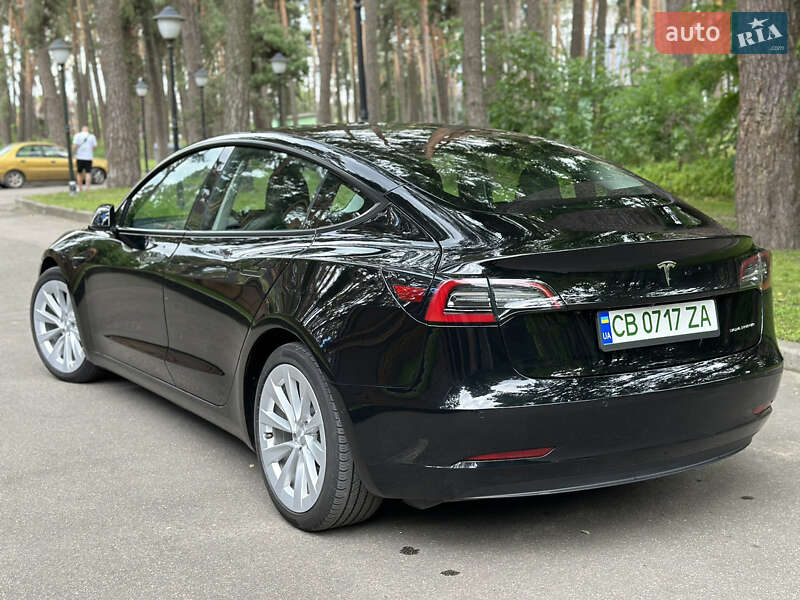 Седан Tesla Model 3 2022 в Чернигове