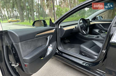 Седан Tesla Model 3 2022 в 
