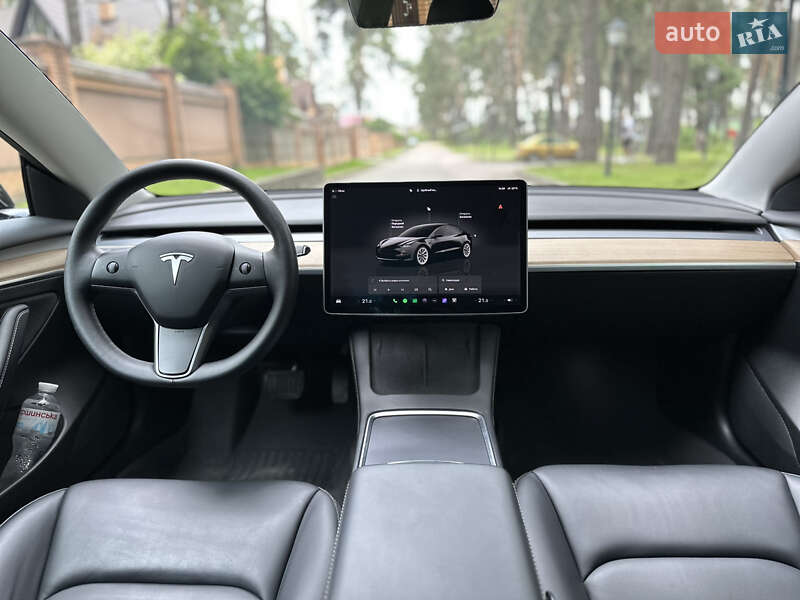 Седан Tesla Model 3 2022 в Чернигове