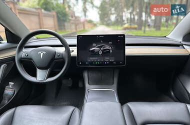 Седан Tesla Model 3 2022 в 