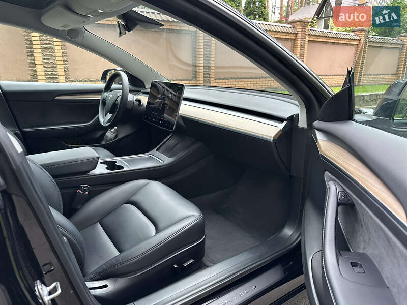Седан Tesla Model 3 2022 в Чернигове