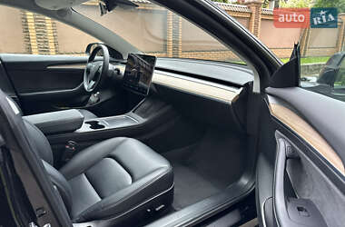 Седан Tesla Model 3 2022 в 