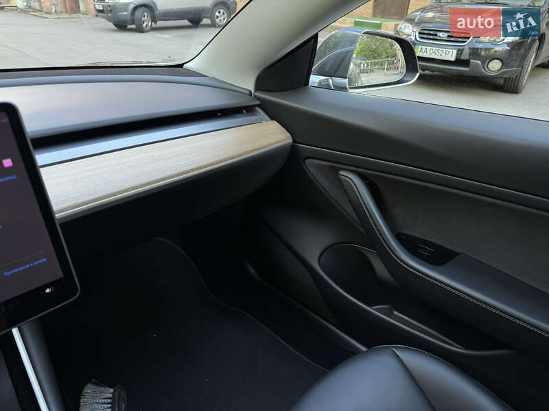 Седан Tesla Model 3 2019 в Києві