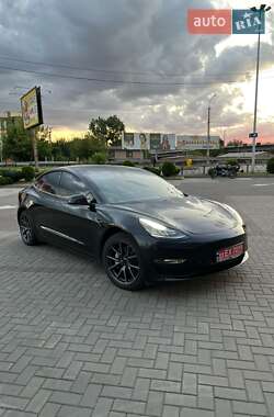 Седан Tesla Model 3 2019 в Киверцах