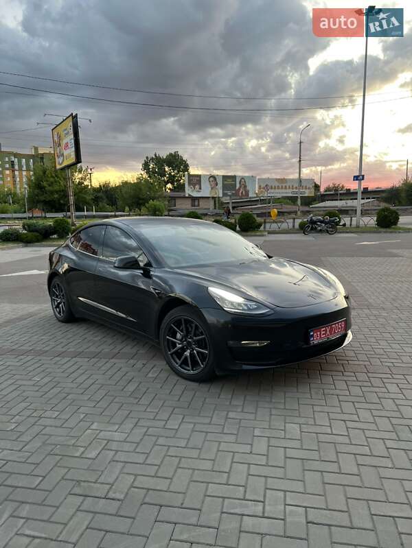 Седан Tesla Model 3 2019 в 