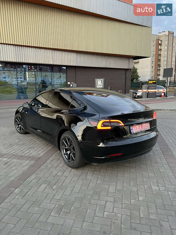 Седан Tesla Model 3 2019 в Ківерцях