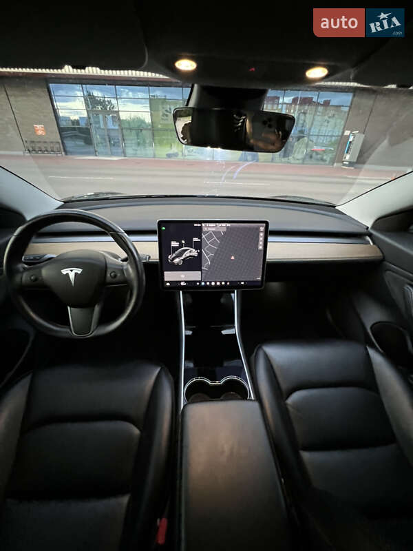 Седан Tesla Model 3 2019 в Ківерцях