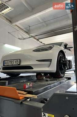 Седан Tesla Model 3 2021 в 