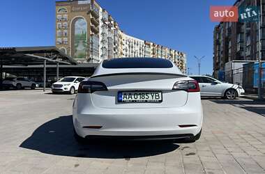 Седан Tesla Model 3 2021 в 