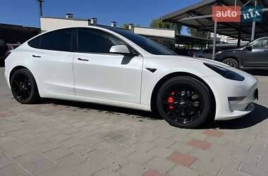 Седан Tesla Model 3 2021 в 