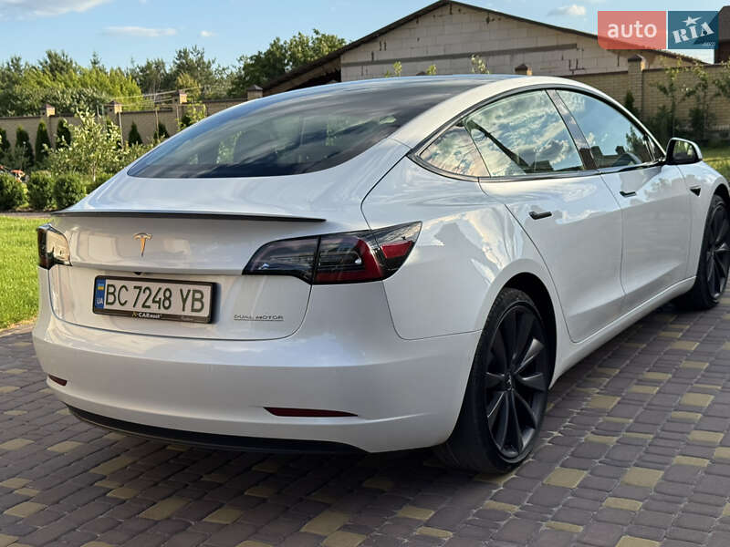 Седан Tesla Model 3 2020 в Киеве