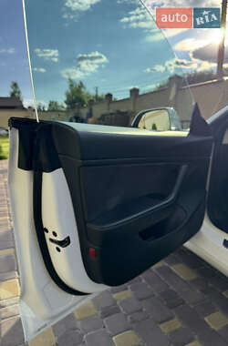Седан Tesla Model 3 2020 в 