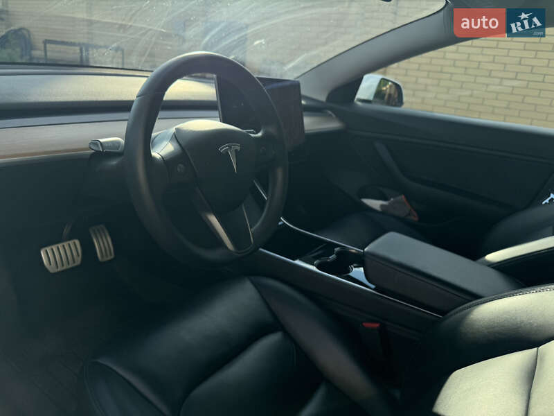 Седан Tesla Model 3 2020 в Киеве