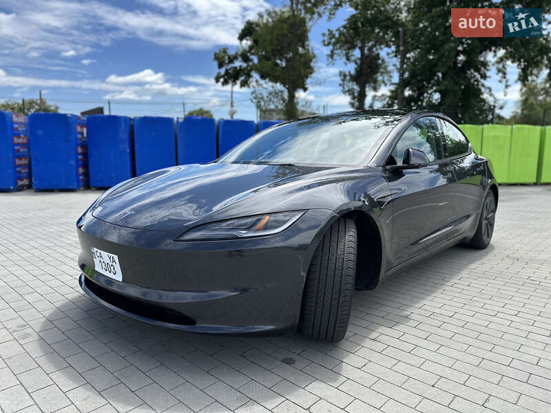 Седан Tesla Model 3 2024 в Умани