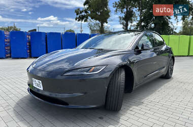 Седан Tesla Model 3 2024 в 