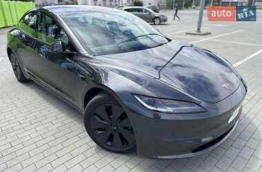 Седан Tesla Model 3 2024 в Умані