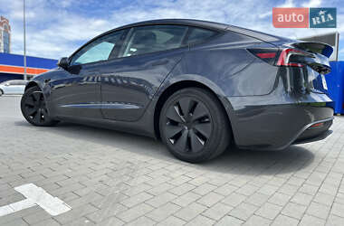 Седан Tesla Model 3 2024 в 