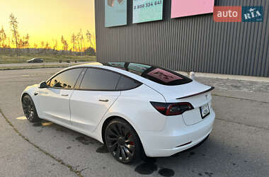 Седан Tesla Model 3 2023 в 