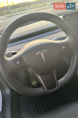 Седан Tesla Model 3 2023 в 