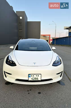 Седан Tesla Model 3 2023 в 