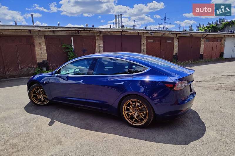 Седан Tesla Model 3 2019 в Киеве