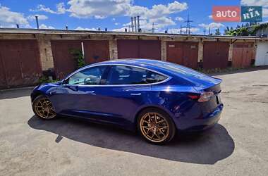 Седан Tesla Model 3 2019 в 