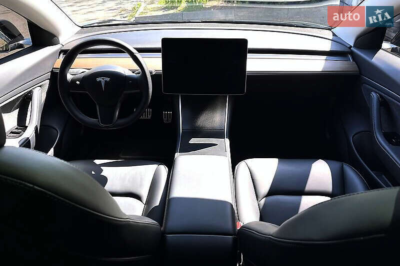 Седан Tesla Model 3 2020 в Хмельницком
