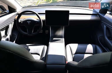 Седан Tesla Model 3 2020 в 