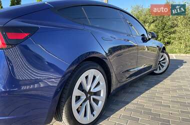 Седан Tesla Model 3 2022 в 