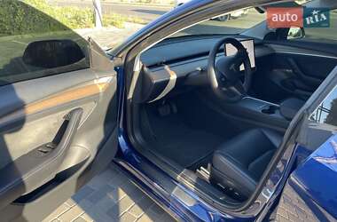 Седан Tesla Model 3 2022 в 