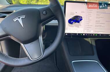 Седан Tesla Model 3 2022 в 