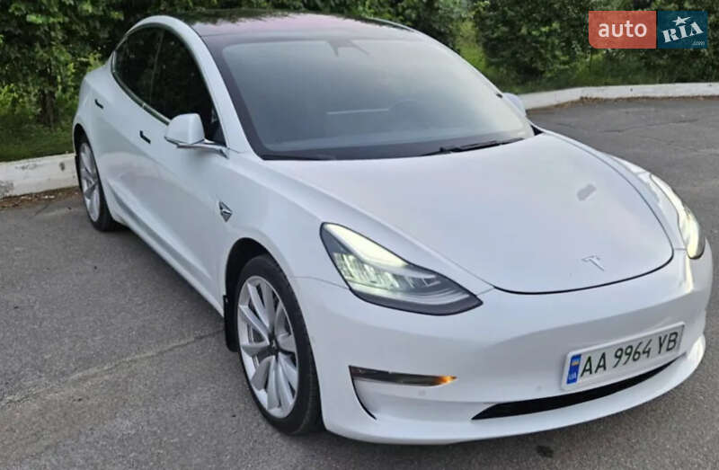 Седан Tesla Model 3 2018 в Києві