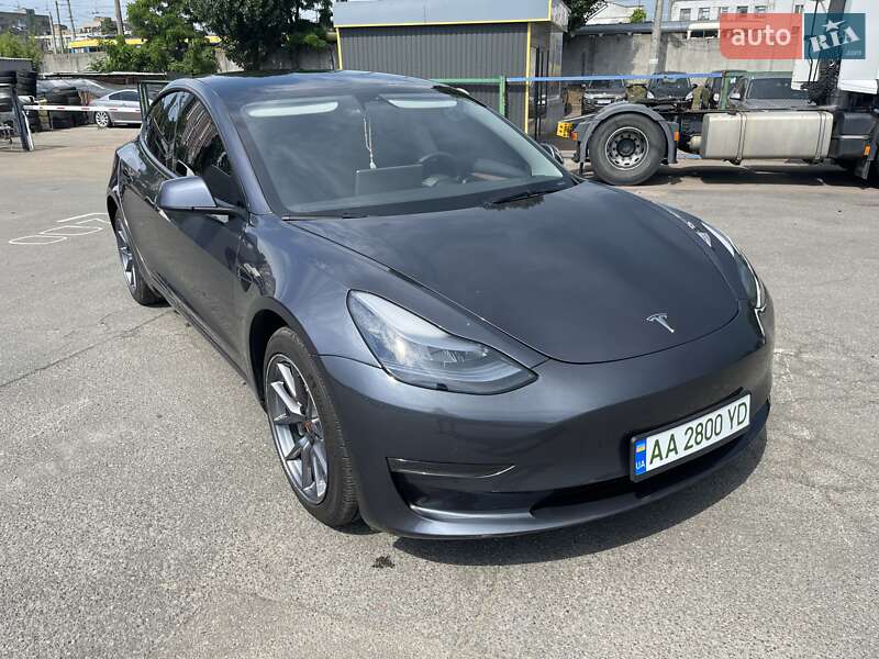 Седан Tesla Model 3 2023 в Киеве
