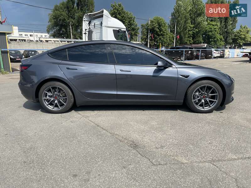 Седан Tesla Model 3 2023 в Киеве